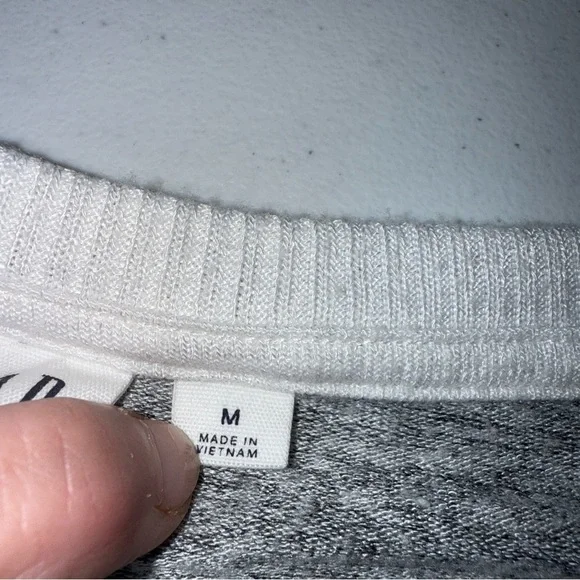 Gap Women Long Sleeve Crew Neck T-Shirt  Sweater Gray & White Sz Med - Picture 5 of 9